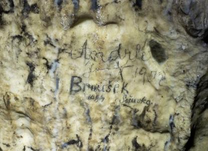 Kateřinská jeskyně - podpis Josefa Brouška st.